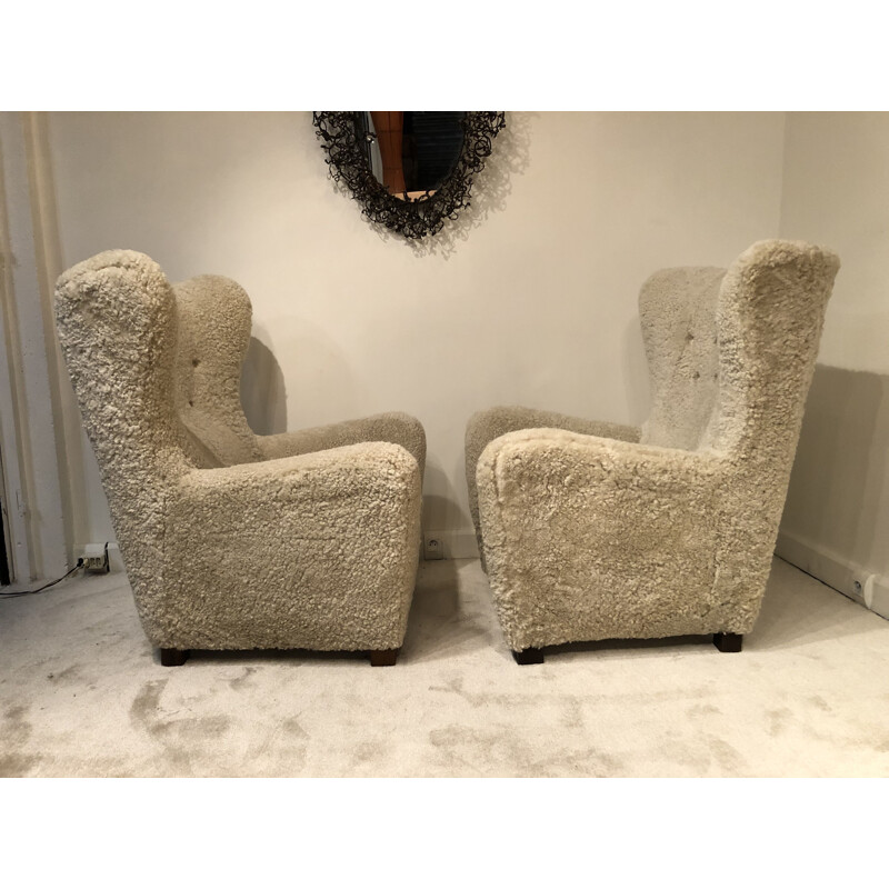 Pair of vintage shepherdesses by Fritz Hansen covered in sheepskin, scandinavian 1930's