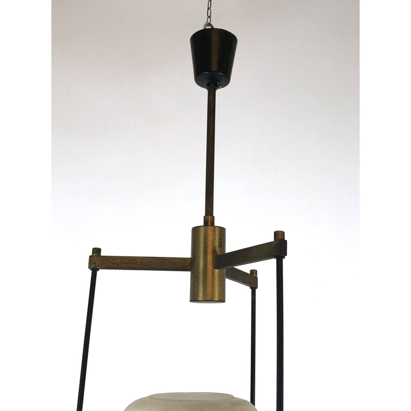 Suspension vintage en laiton et verre opalin Stilnovo 1950