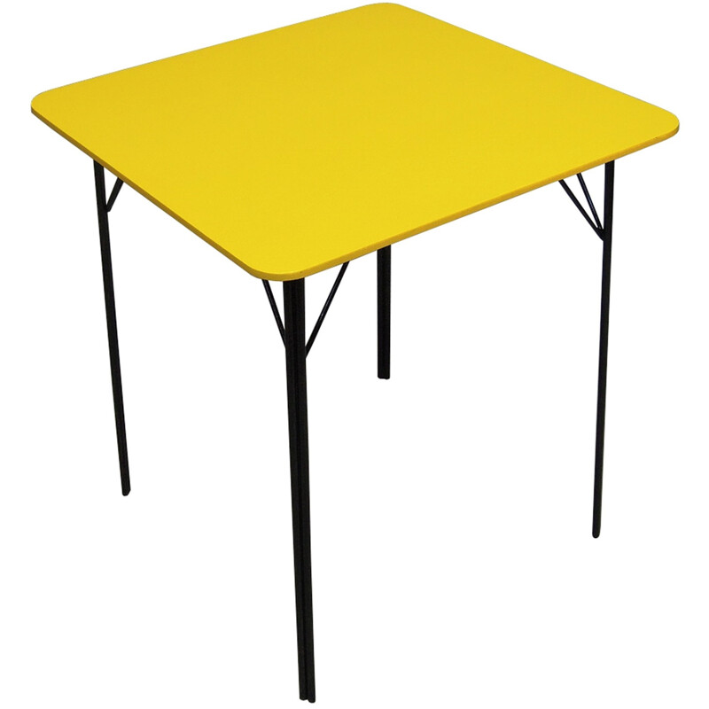 Mesa de comedor vintage de contrachapado amarillo con base de metal, 1960