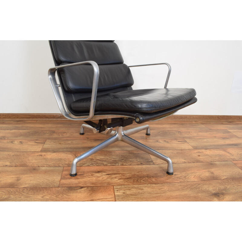 Vintage EA222 Lounge Chair by Ray & Charles Eames for Vitra 1980s