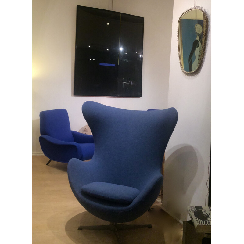 Fritz Hansen "Egg" armchair in blue fabric, Arne JACOBSEN  - 1960s