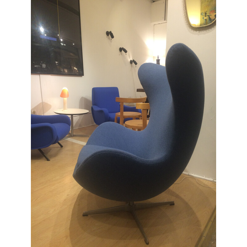 Fritz Hansen "Egg" armchair in blue fabric, Arne JACOBSEN  - 1960s