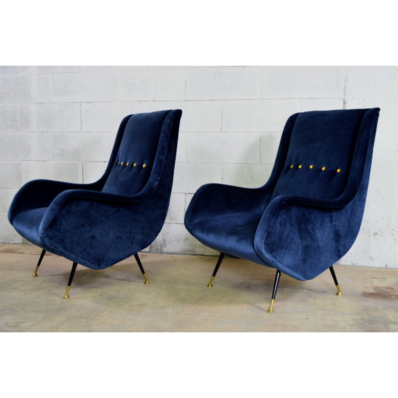 Pair of I.S.A. Bergamo armchairs reupholstered in bue velvet, Aldo MORBELLI - 1950s