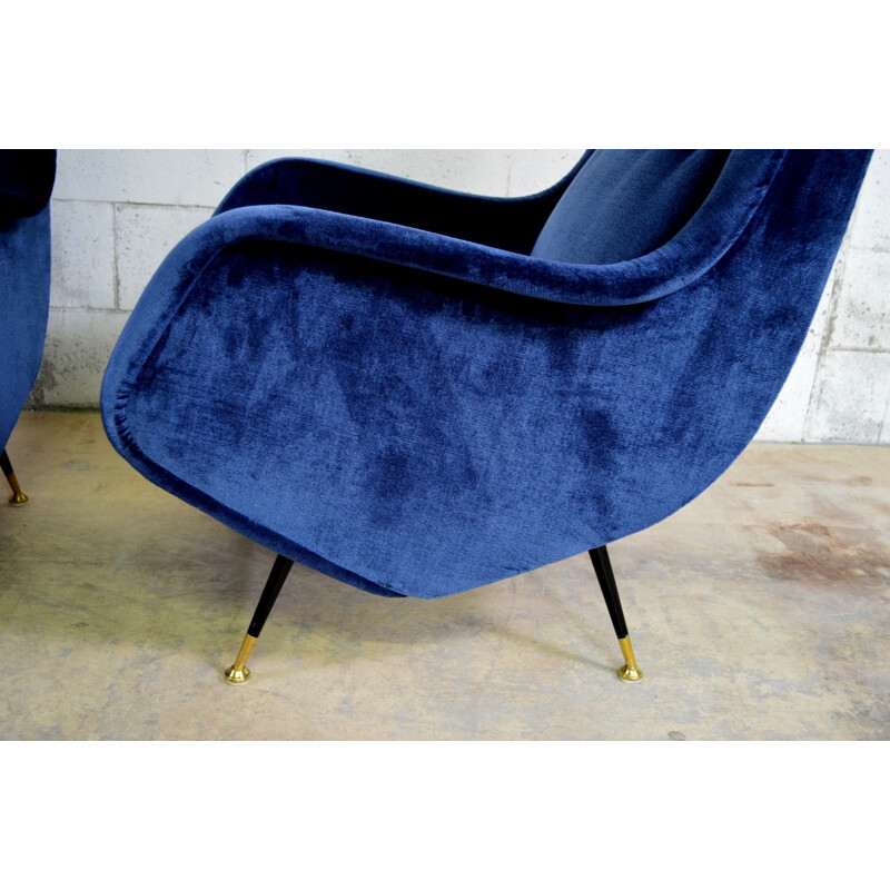 Pair of I.S.A. Bergamo armchairs reupholstered in bue velvet, Aldo MORBELLI - 1950s