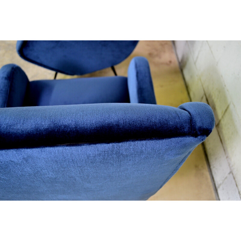 Pair of I.S.A. Bergamo armchairs reupholstered in bue velvet, Aldo MORBELLI - 1950s