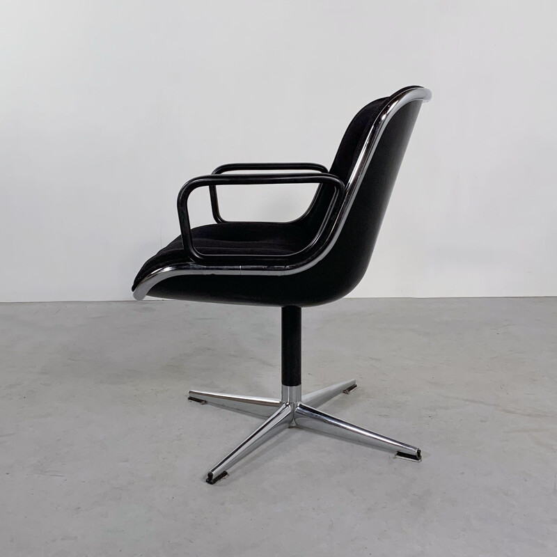 Chaise de bureau vintage en tissu noir de Charles Pollock pour Knoll 1970