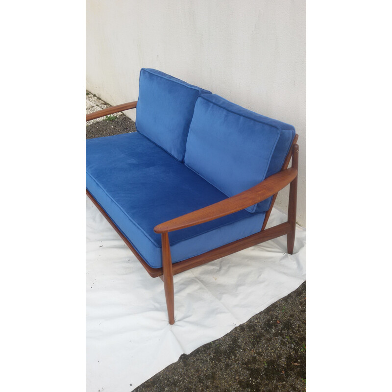 Scandinavian 2-seater sofa in solid teak and blue fabric, Grete JALK - 1960s