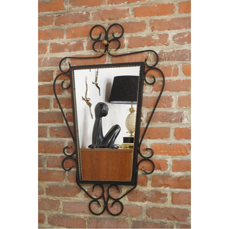 Miroir vintage contour en fer forgé noir et torsade dorée 1950