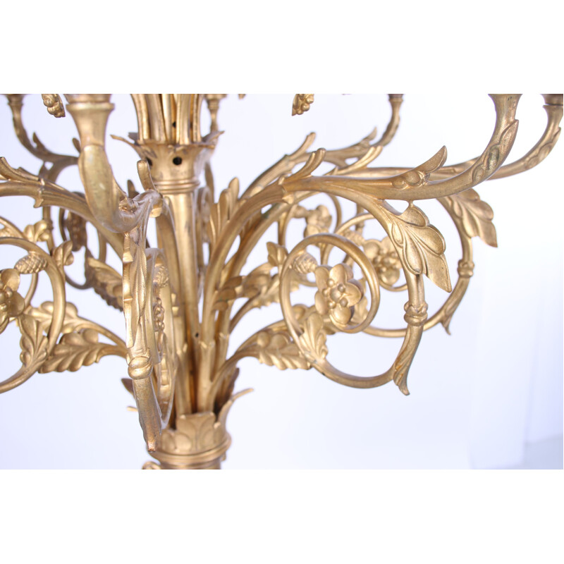 Grand chandelier vintage à 18 branches en bronze géogothique doré