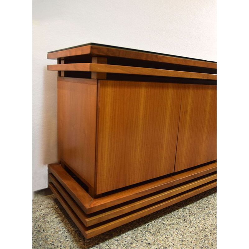 Vintage Sideboard aus Nussbaum und Glas 1970