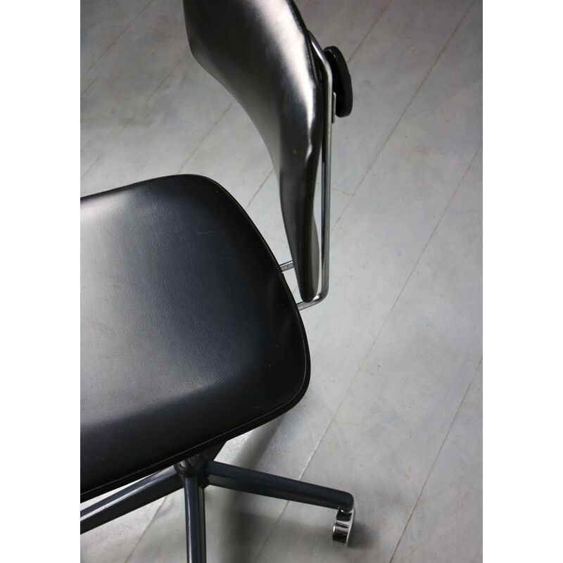 Vintage Office Swivel Chair in Black