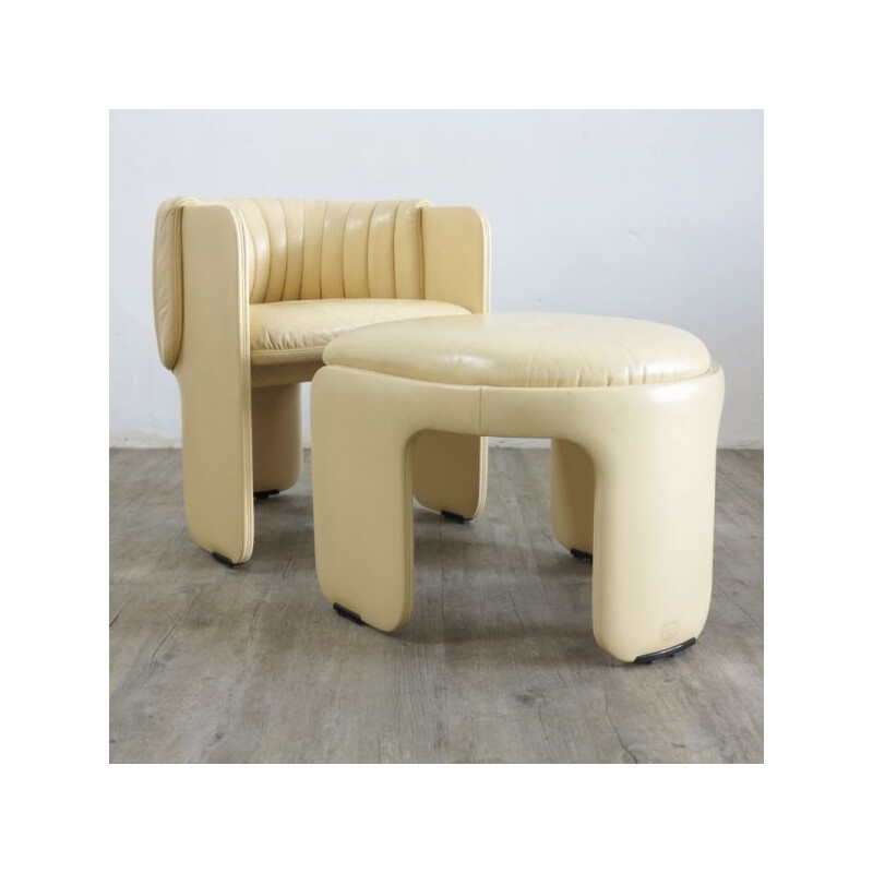 Suite van 6 vintage lounge stoelen met voetenbankjes van Poltrona Frau 1970