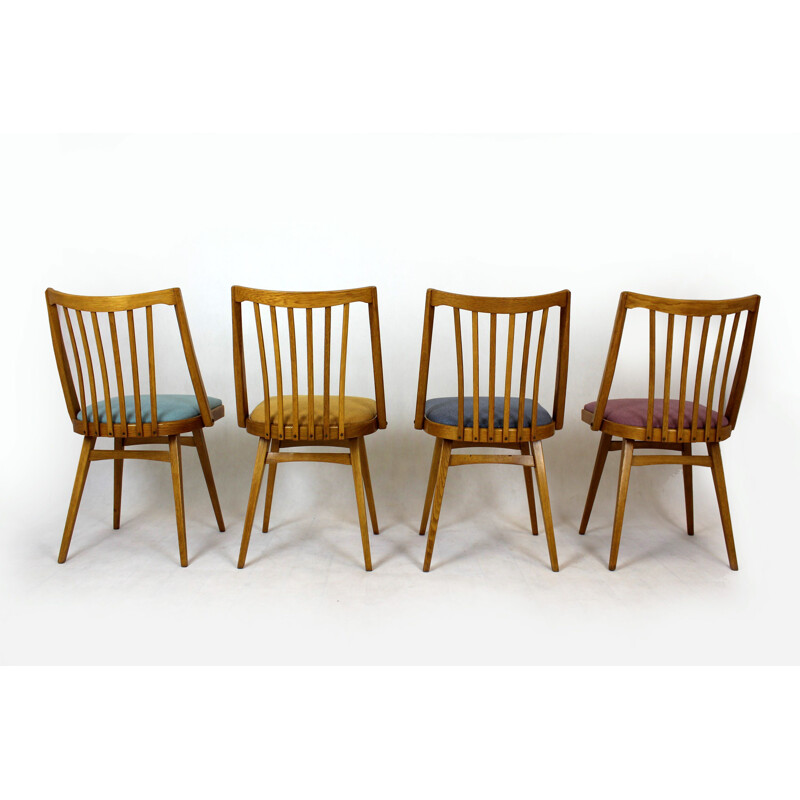 Set van 4 vintage eiken stoelen van Interier Praha 1960