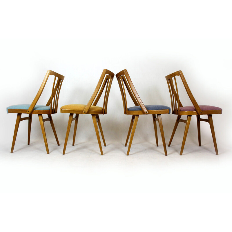 Set van 4 vintage eiken stoelen van Interier Praha 1960