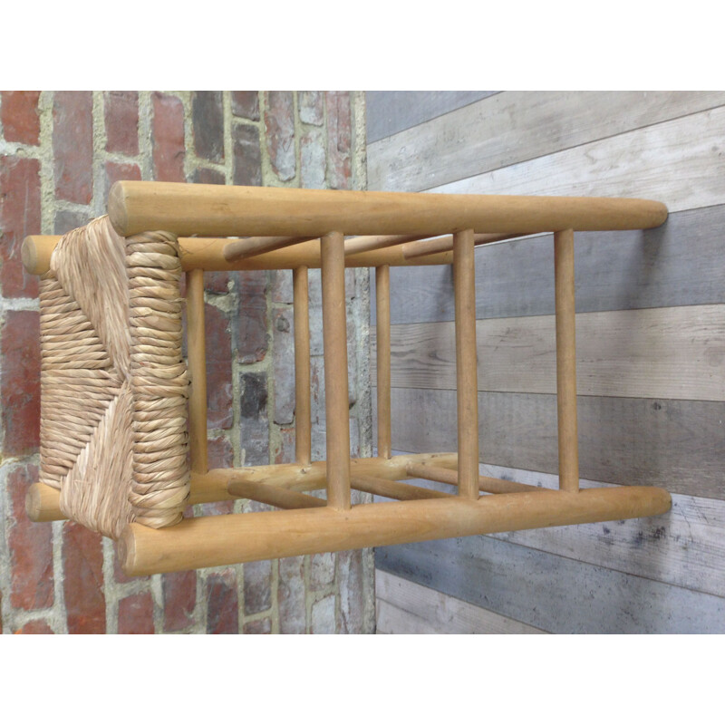 Vintage stool in wood and straw