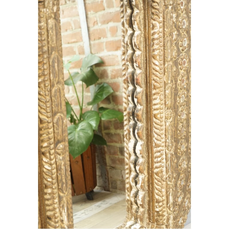 Specchio ovale vintage in legno intagliato