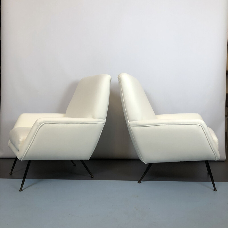 Pair of vintage armchairs in warm white velvet, Italy 1950