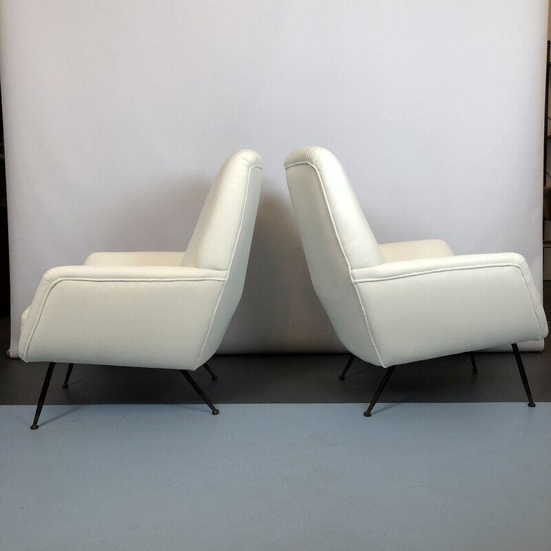 Pair of vintage armchairs in warm white velvet, Italy 1950