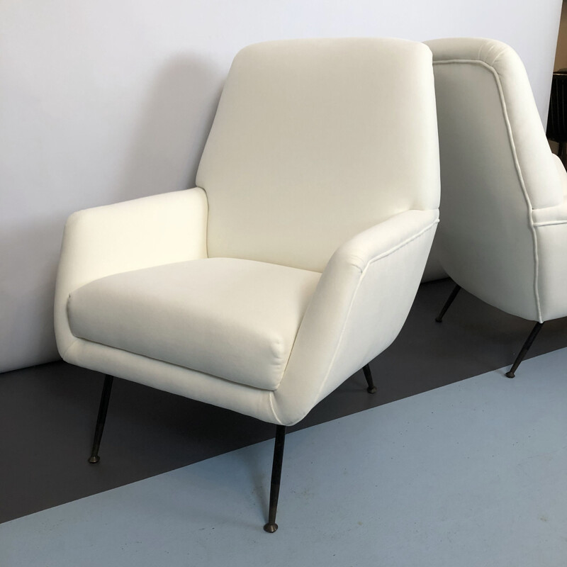 Pair of vintage armchairs in warm white velvet, Italy 1950