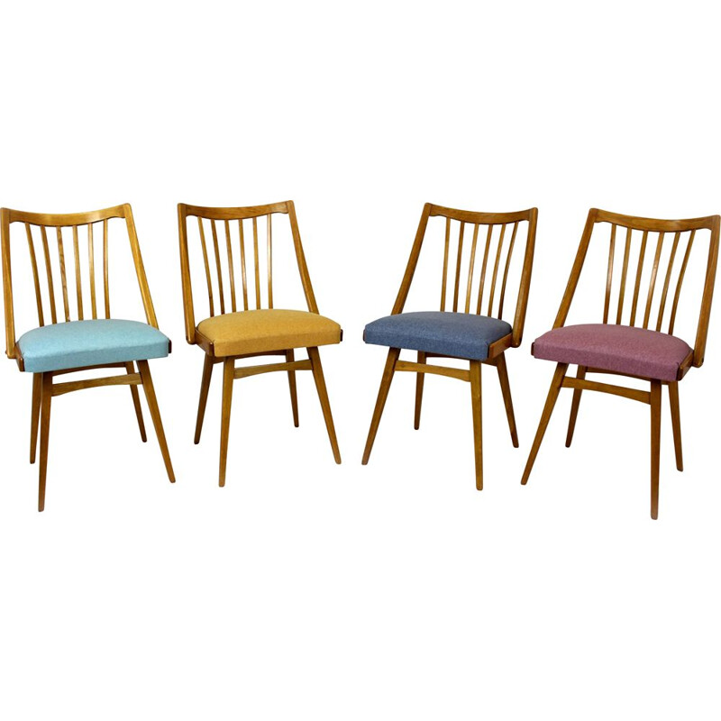 Set aus 4 Vintage-Stühlen aus Eiche von Interier Praha 1960