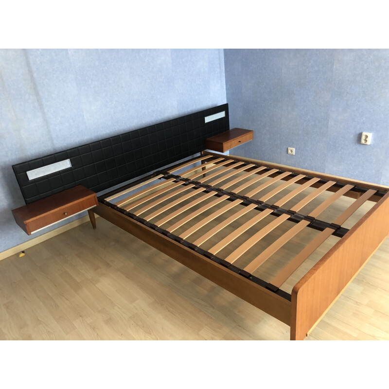 Vintage bed in wood and skai