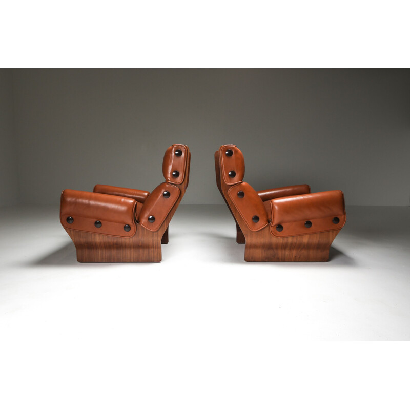 Pair of vintage Borsani P110 "Canada" Lounge Chairs set in Cognac Leather, Italy 1960s