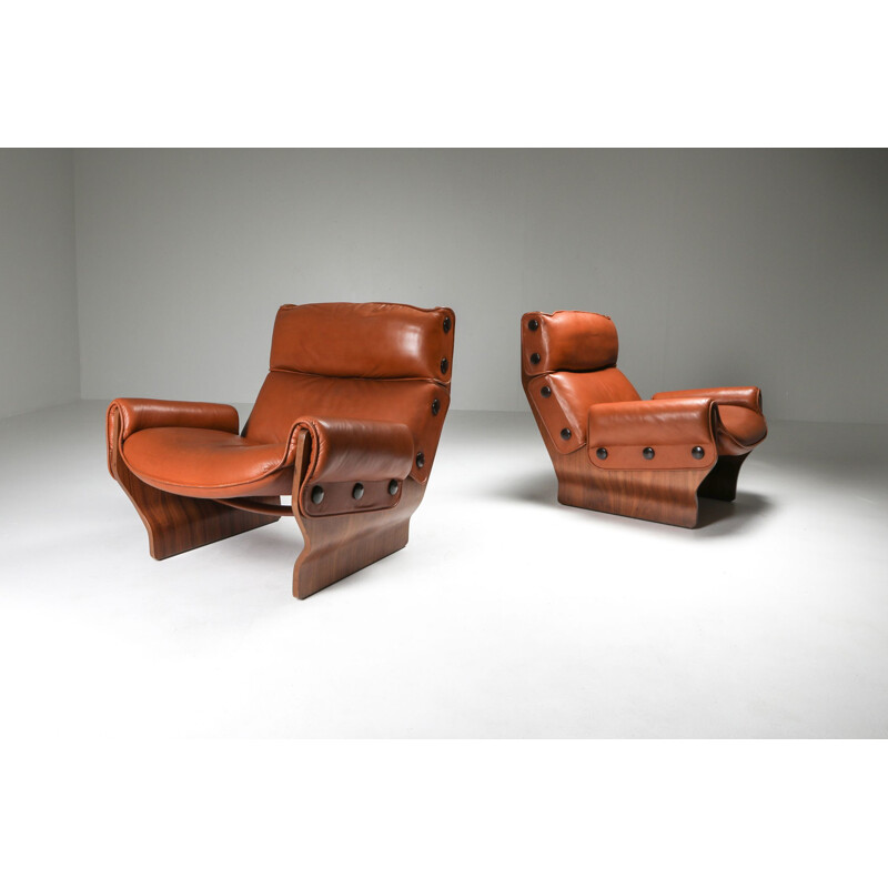 Pair of vintage Borsani P110 "Canada" Lounge Chairs set in Cognac Leather, Italy 1960s