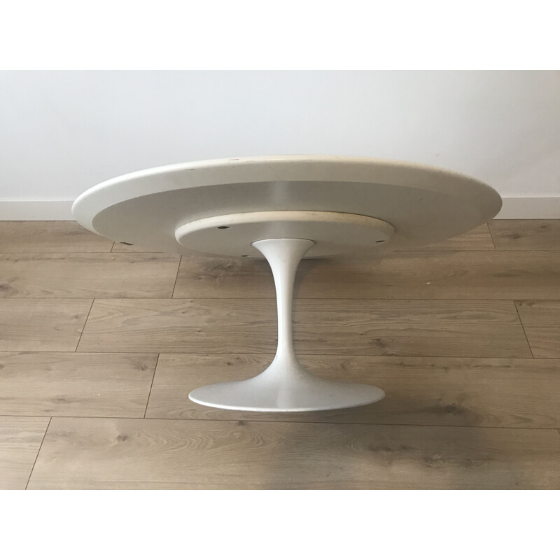 Vintage round white melamine coffee table by Eero Saarinen for Knoll International 1960s
