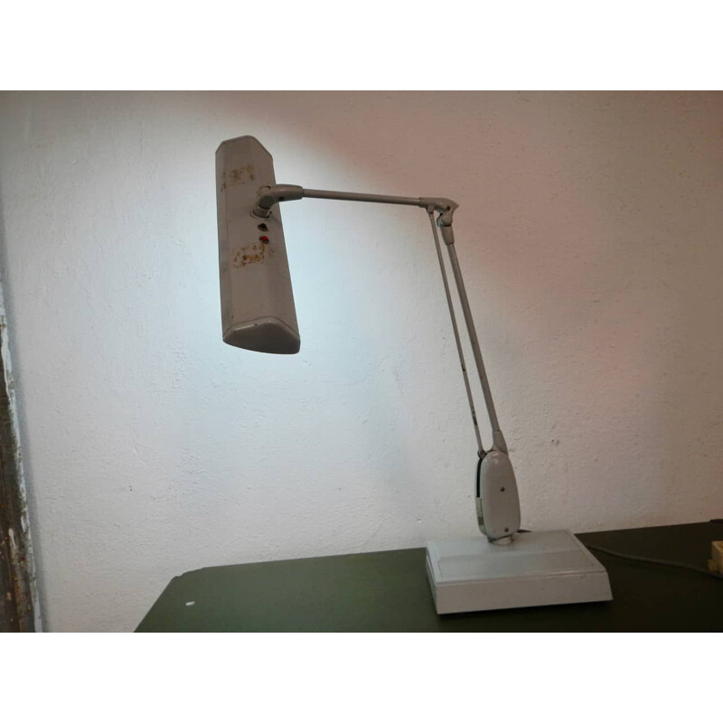 Lámpara de mesa de orfebrería vintage, Italia 1970