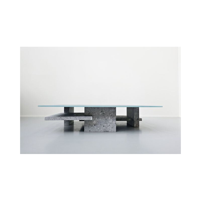 Mesa de café Vintage em ceppo di gre e tampo de vidro pelo estúdio de arquitectura Iceberg
