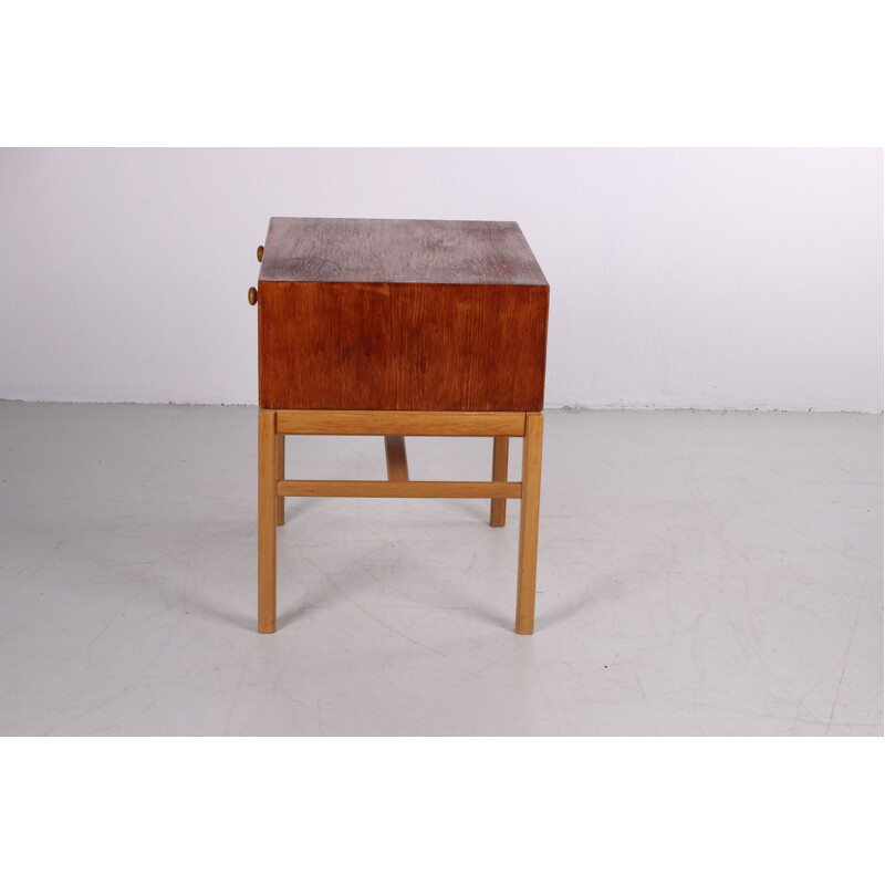Table de chevet vintage avec tiroir et poignées en bois Suédois