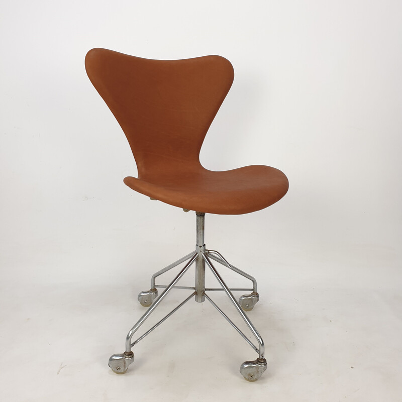 Chaise de bureau vintage pivotante 3117 de Fritz Hansen & Arne Jacobsen 1960