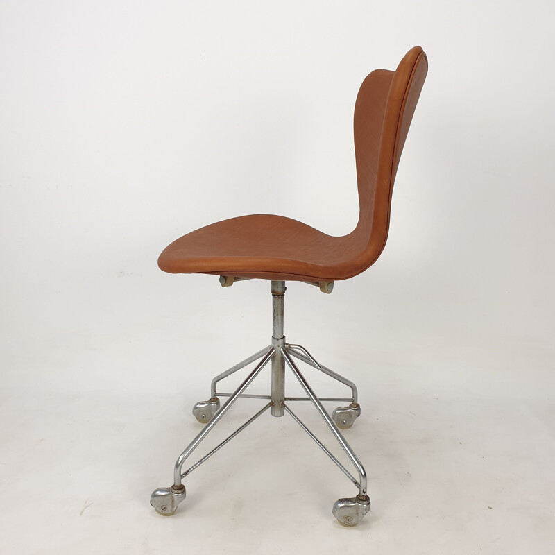 Vintage 3117 Swivel Desk Chair by Fritz Hansen & Arne Jacobsen 1960s