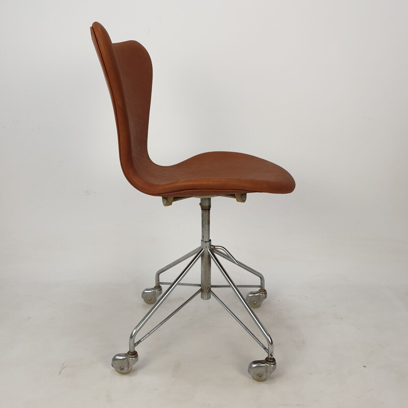 Chaise de bureau vintage pivotante 3117 de Fritz Hansen & Arne Jacobsen 1960