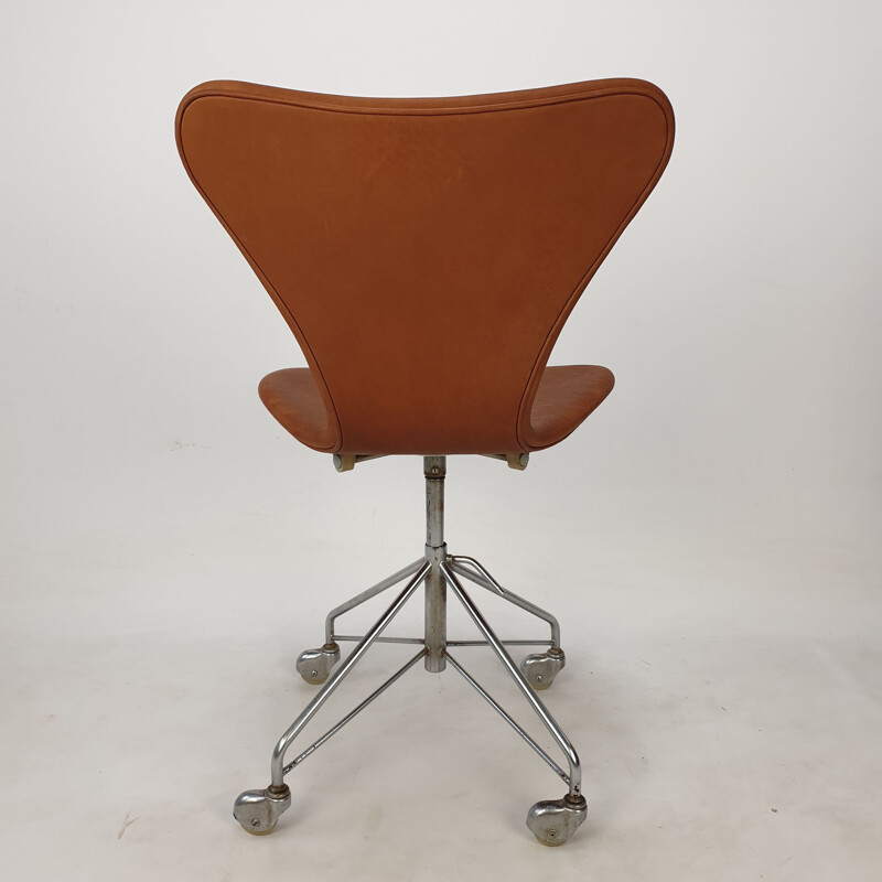 Vintage 3117 Swivel Desk Chair by Fritz Hansen & Arne Jacobsen 1960s