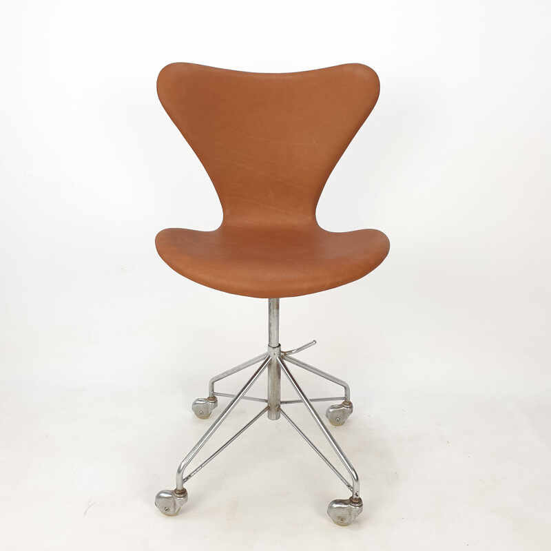 Chaise de bureau vintage pivotante 3117 de Fritz Hansen & Arne Jacobsen 1960