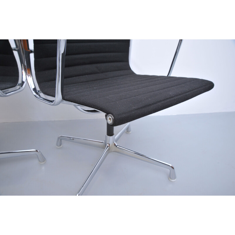 Coppia di sedie vintage in alluminio Charles Eames EA 108 nero Hopsack