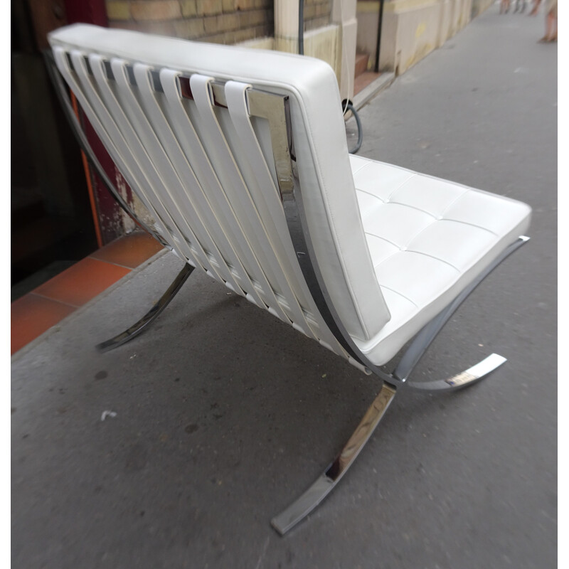 Knoll "Barcelona" low chair in white leather and chromed steel, Mies Van Der ROHE - 1980s