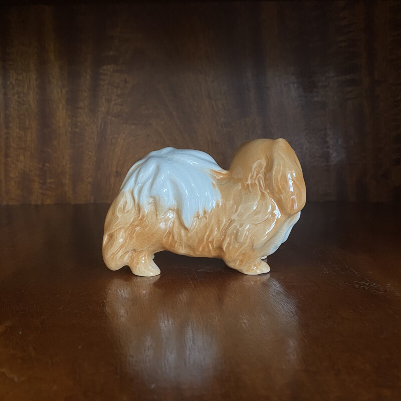 Statuetta di cane pechinese in ceramica smaltata d'epoca