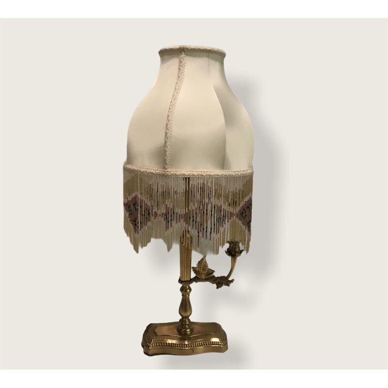 Lámpara de mesa vintage de latón con pantalla de flecos de seda