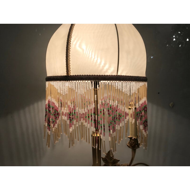 Lampada da tavolo in ottone vintage con paralume a frange di seta