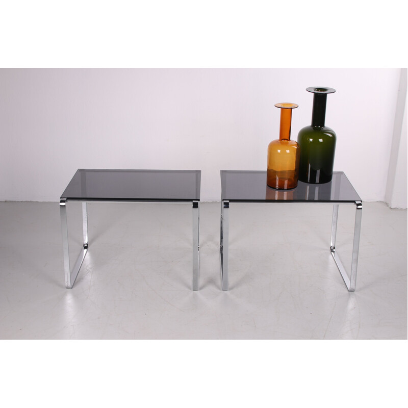 Paire de tables d'appoint vintage en chrome et verre fumé 1960