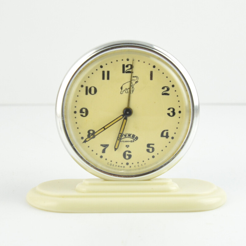 Small vintage mechanical alarm clock by Druzhba, Russia 1950