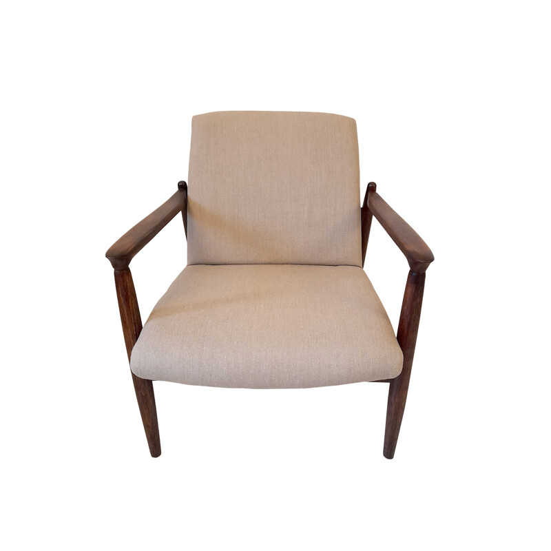 Paar vintage beige linnen fauteuils GFM-64 van Edmund Homa voor Gościcińskie Fabryki Mebli 1960