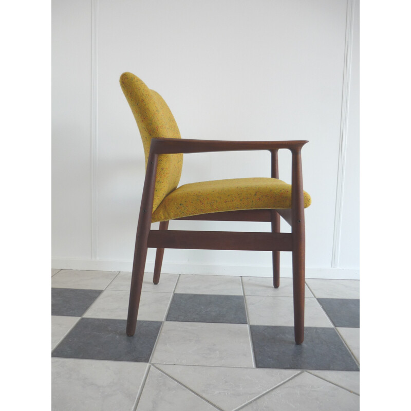 Fauteuil Glostrup danois retapissé en teck et laine jaune, Grete JALK - 1960