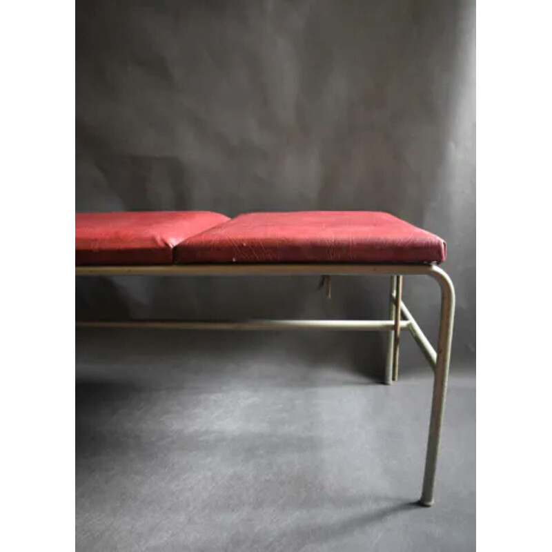 Letto industriale vintage in pelle rossa 1950