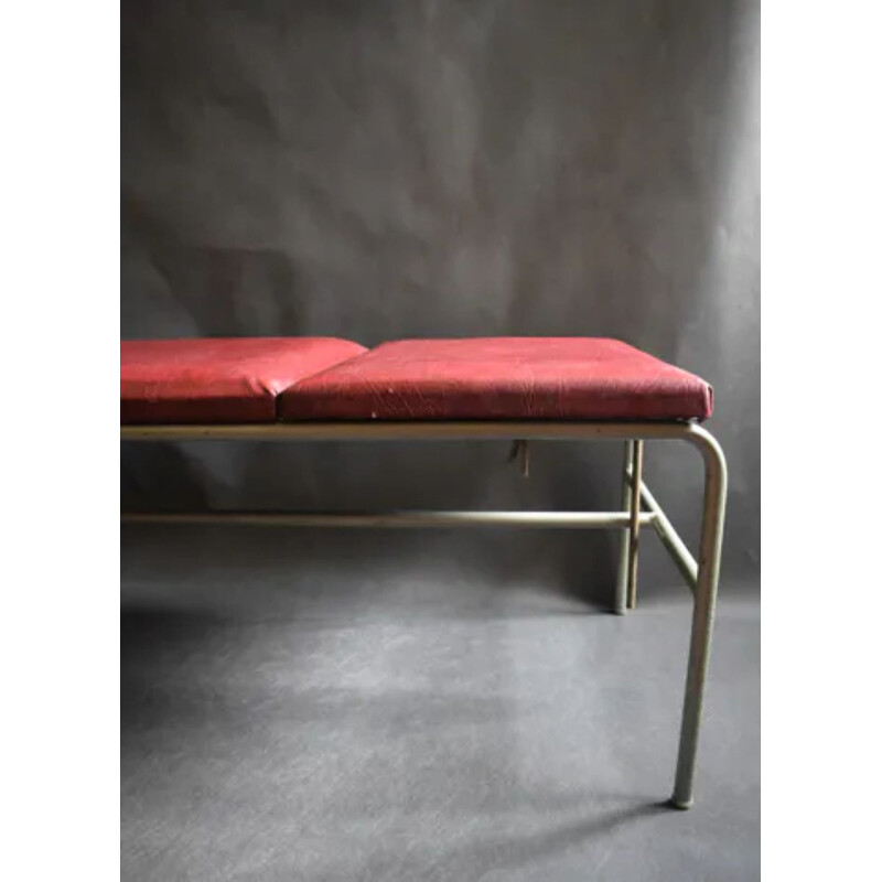 Cama industrial vintage de cuero rojo 1950