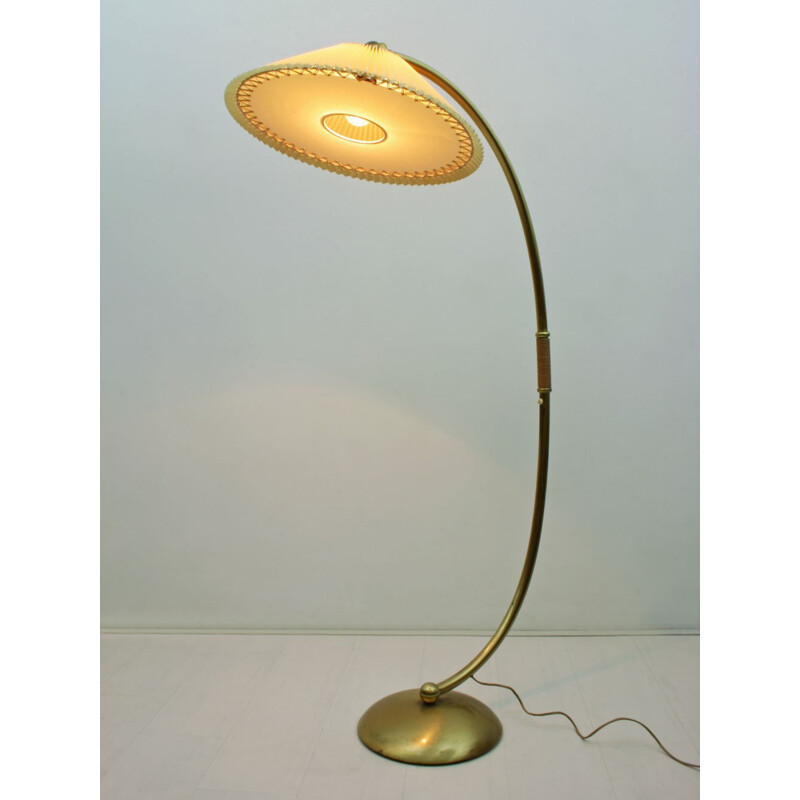 Curved floor lamp in brass with white lampshade - 1940s