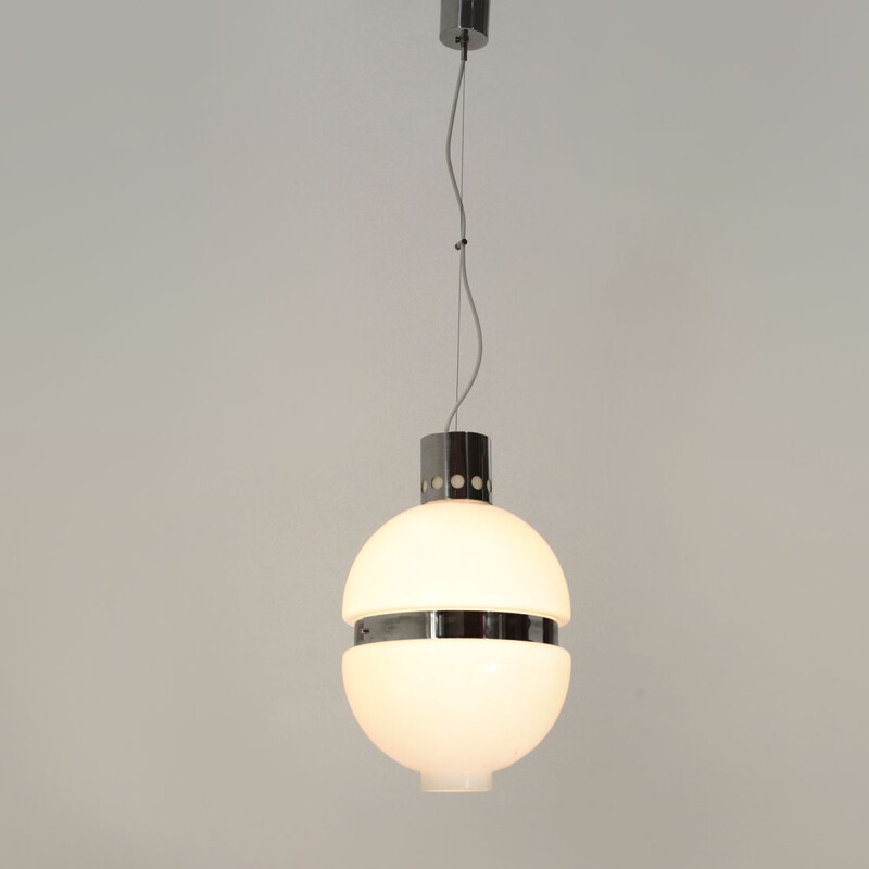 Lampada a sospensione in vetro bianco e metallo cromato, Italia 1960