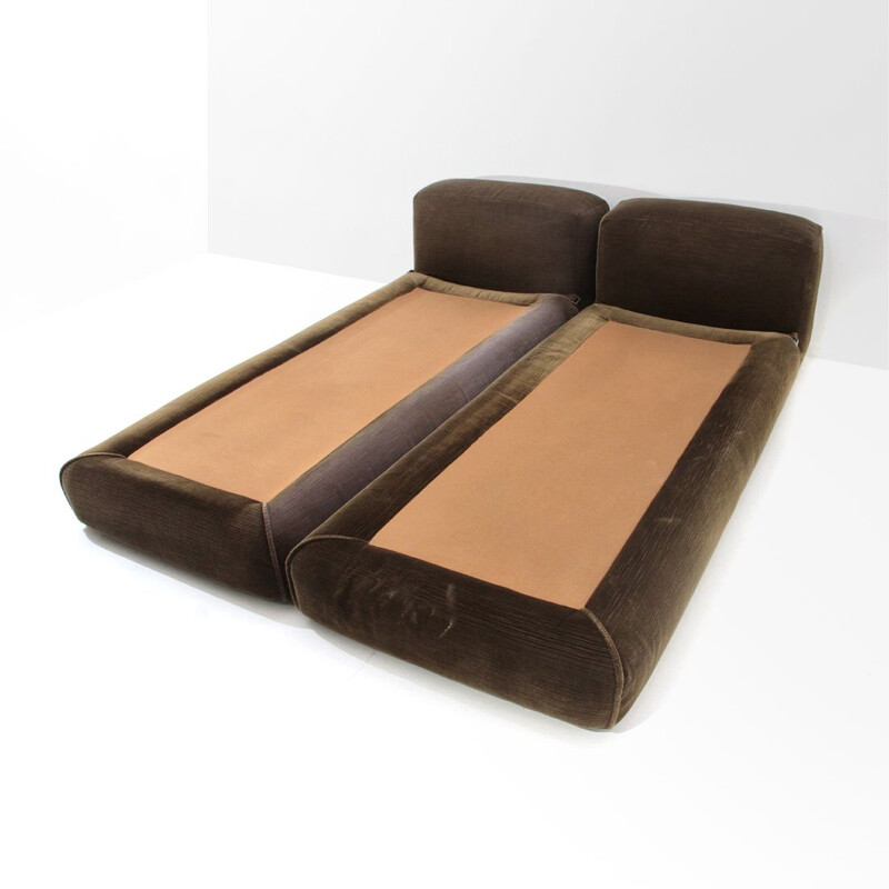 Pair of vintage beds "Le Mura" by Mario Bellini for Cassina 1970